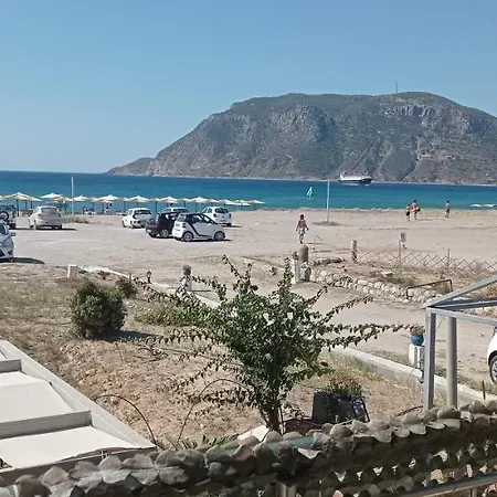 Lägenhetshotell Savvas Kéfalos