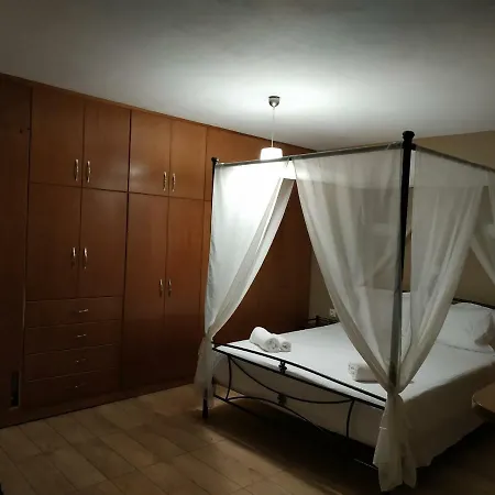 Savvas Lägenhetshotell